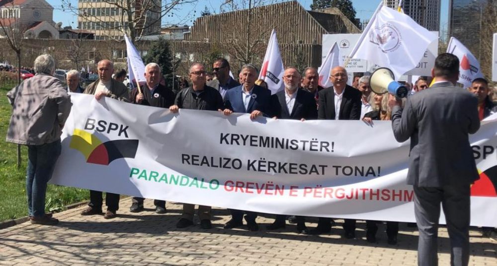 Sindikatat ne proteste per pagat, 6 kerkesa per Qeverine e Kosoves